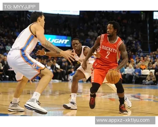 赛场竞争激烈阿门与阿尔瓦拉多冲突后握手言和展现体育精神