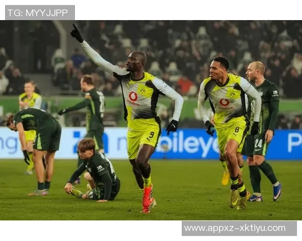 多特蒙德遭汉堡绝平柯尼希斯多费尔97分钟头球扳平比分